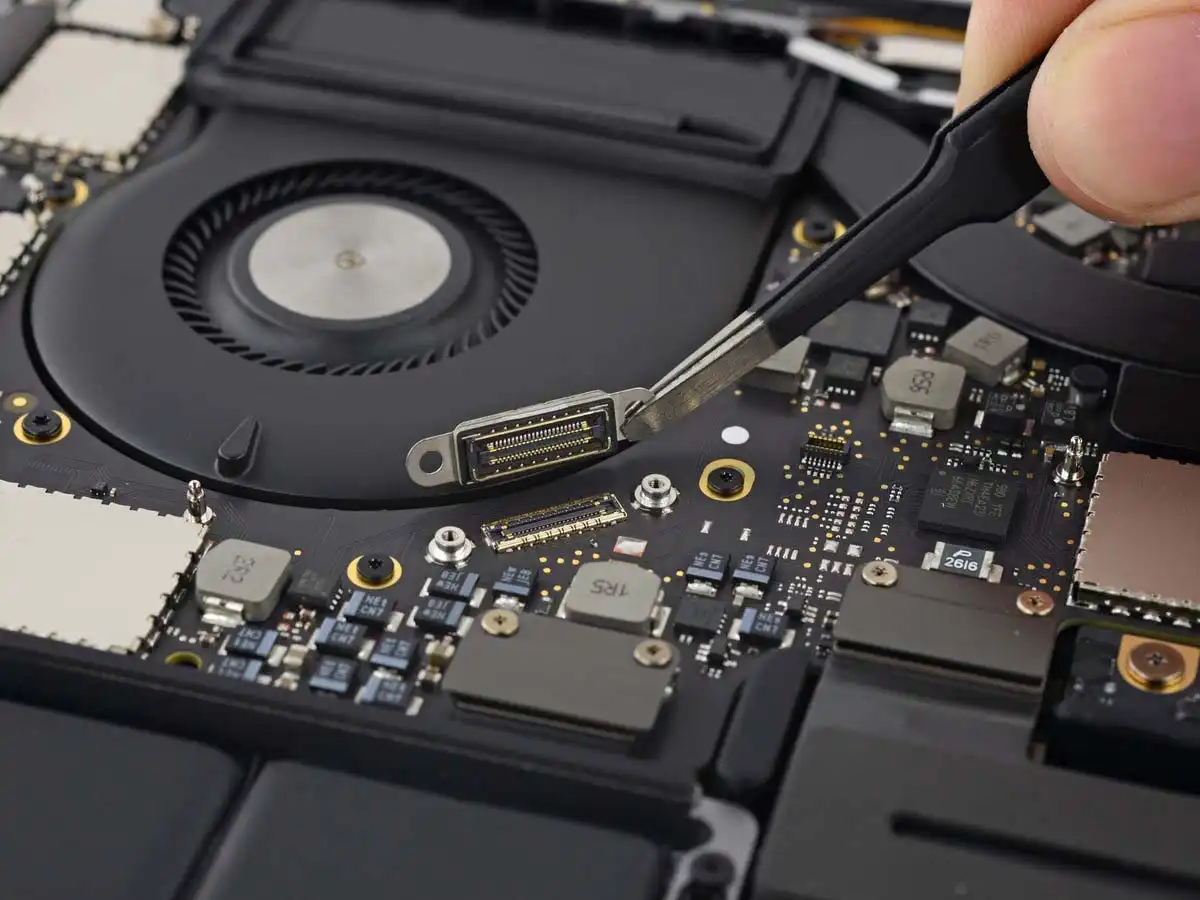 чистка Apple MacBook в Хосте