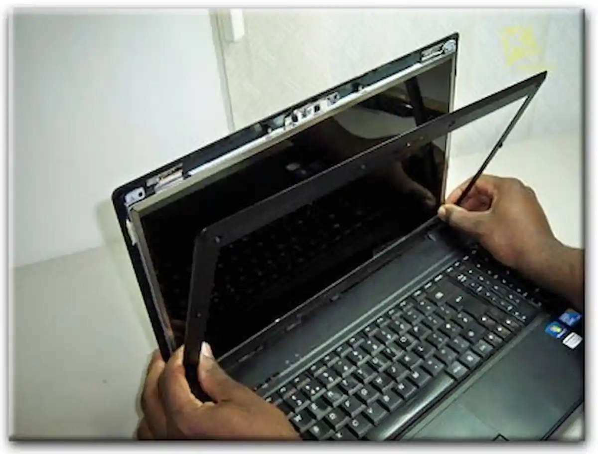 Замена экрана ноутбука Lenovo в Хосте