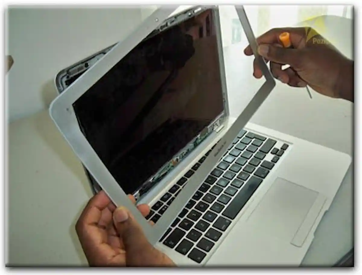 Замена экрана Apple MacBook в Хосте